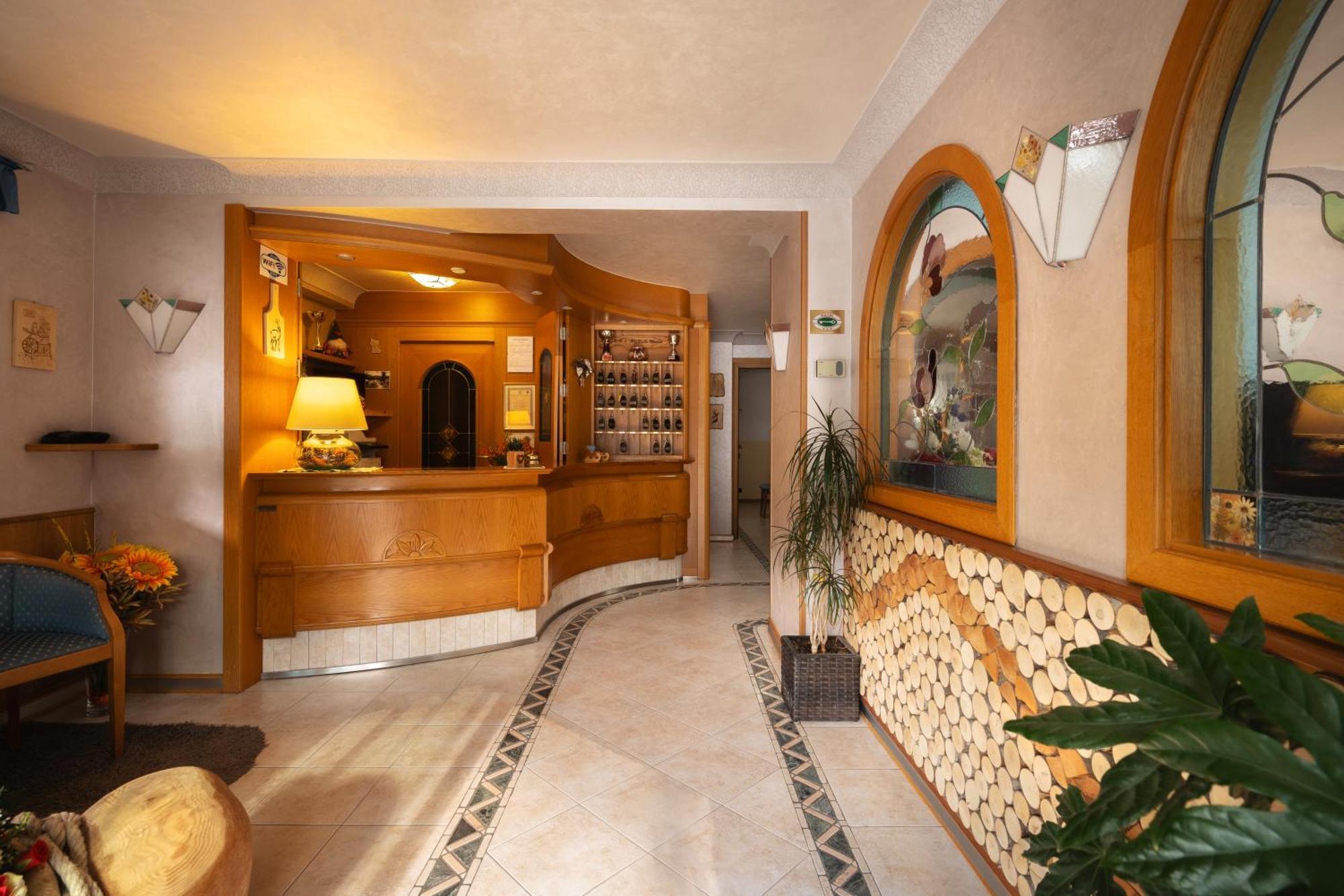 Hotel Villa Emma Madonna Exteriér fotografie